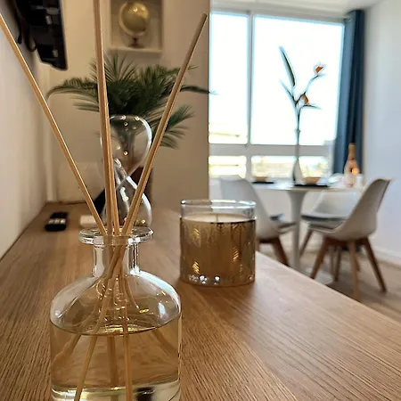 Hero - Luxury In דירה *